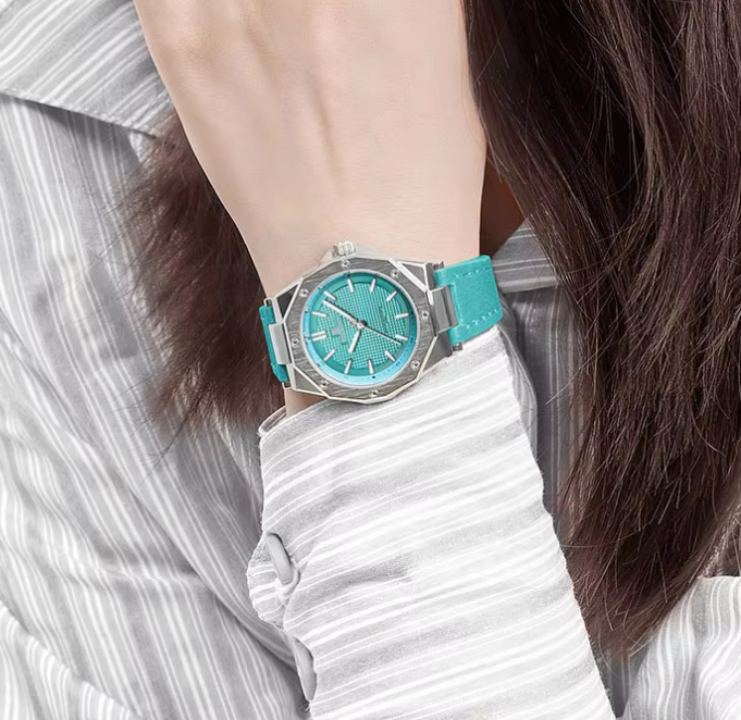 Classic Luxury Watch Mode